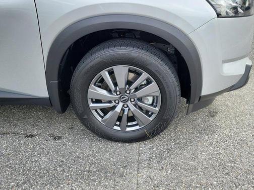 2025 Nissan Pathfinder SV FWD