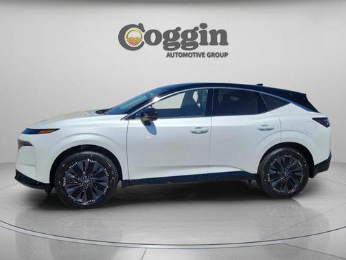 Everest White Pearl Tricoat/Super Black 2026 Nissan Murano Platinum