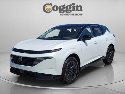 Everest White Pearl Tricoat/Super Black 2026 Nissan Murano Platinum