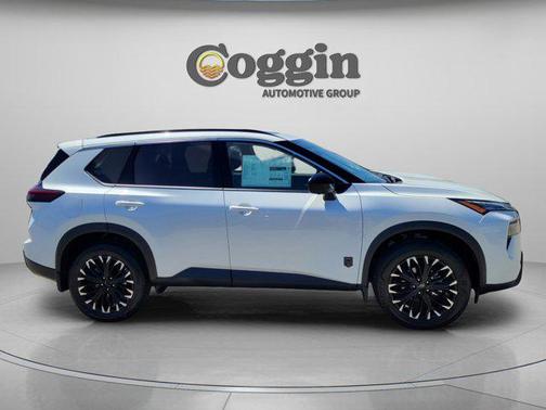 Everest White Pearl Tricoat 2026 Nissan Rogue Dark Armor