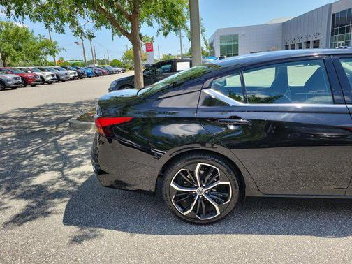 2023 Nissan Altima SR FWD