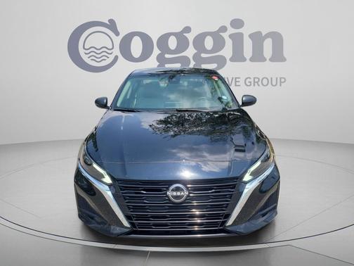 Super Black 2025 Nissan Altima SV FWD