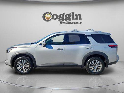 2025 Nissan Pathfinder SL FWD