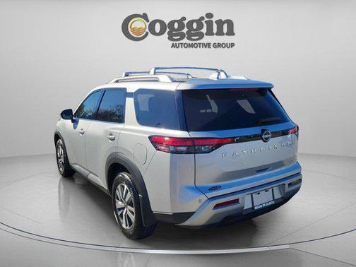 2025 Nissan Pathfinder SL FWD