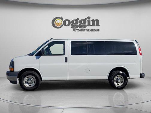 2017 Chevrolet Express 2500 LT
