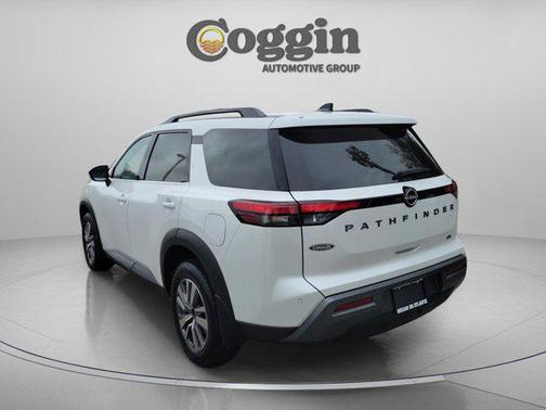 Everest White Pearl Tricoat 2026 Nissan Pathfinder SL