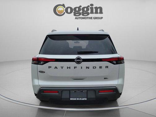 Everest White Pearl Tricoat 2026 Nissan Pathfinder SL