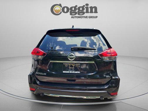 Magnetic Black 2017 Nissan Rogue SL