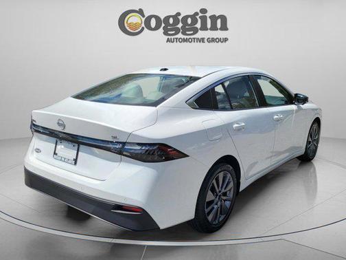 Aspen White Tricoat 2026 Nissan Sentra SL