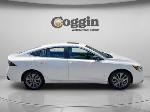 Aspen White Tricoat 2026 Nissan Sentra SL