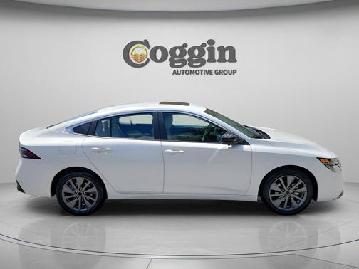 Aspen White Tricoat 2026 Nissan Sentra SL