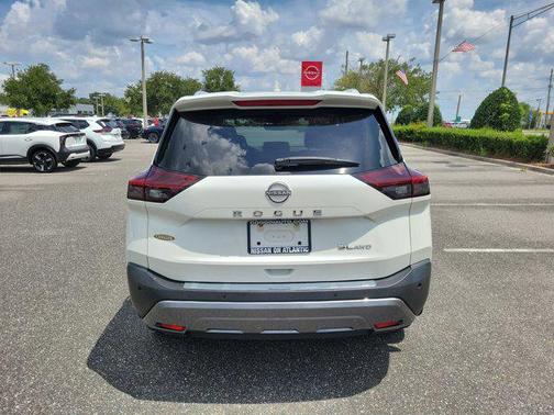 2022 Nissan Rogue SL