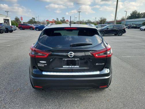 2022 Nissan Rogue Sport SV