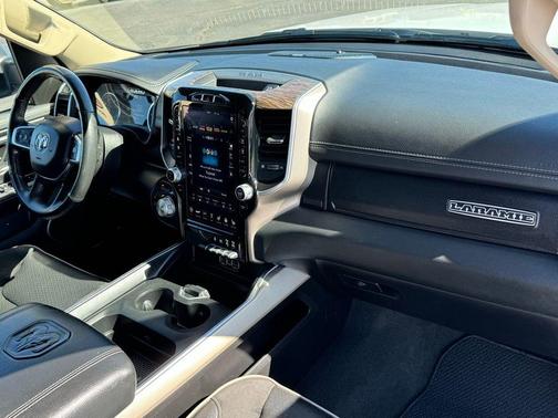 Bright White Clearcoat 2020 RAM 1500 Laramie