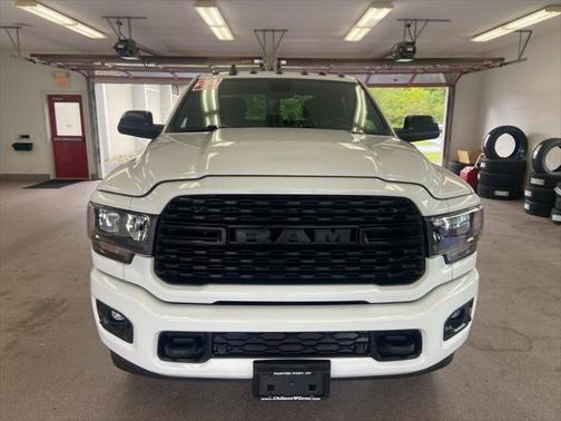 2022 RAM 2500 Big Horn Crew Cab 4x4 64' Box