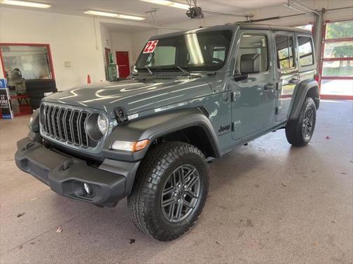 2025 Jeep Wrangler 4-Door Summit 4x4