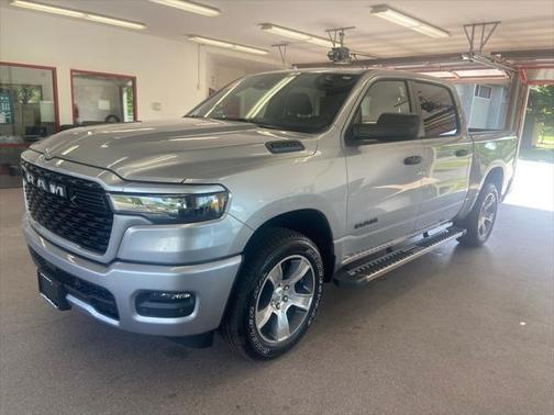 2025 RAM 1500 Tradesman Crew Cab 4x4 57' Box
