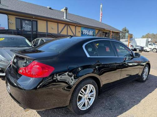2015 INFINITI Q40 Base