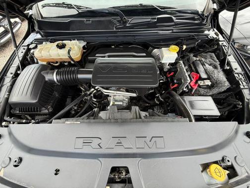 Diamond Black Crystal Pearlcoat 2019 RAM 1500 Big Horn