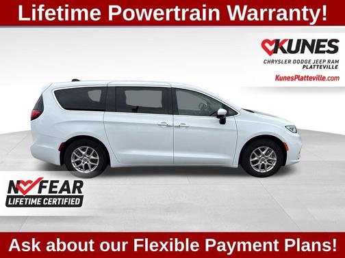 Bright White Clearcoat 2023 Chrysler Pacifica Touring L
