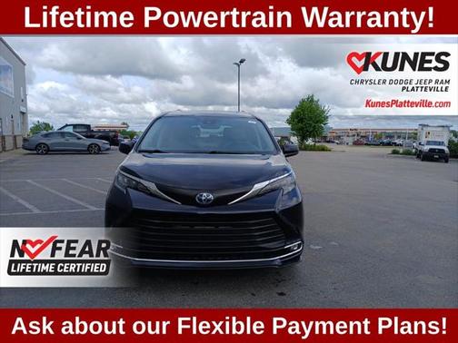2024 Toyota Sienna XLE 8 Passenger