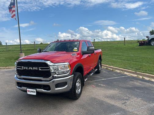 2024 RAM 2500 Tradesman Crew Cab 4x4 6'4' Box