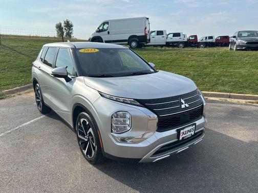 2023 Mitsubishi Outlander SE Special Edition 2WD