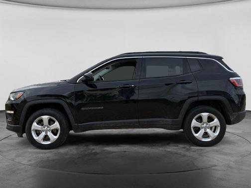 Diamond Black Crystal Pearlcoat 2018 Jeep Compass Latitude