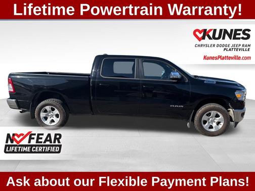 Diamond Black Crystal Pearlcoat 2022 RAM 1500 Big Horn/Lone Star