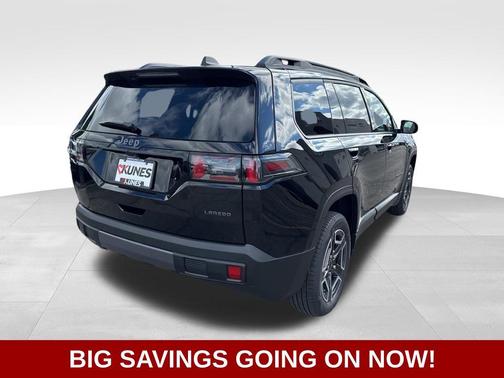 Diamond Black Crystal Pearl-Coat Exterior Paint 2026 Jeep Cherokee Laredo
