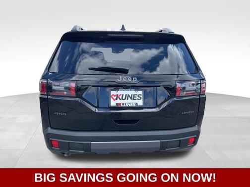 Diamond Black Crystal Pearl-Coat Exterior Paint 2026 Jeep Cherokee Laredo