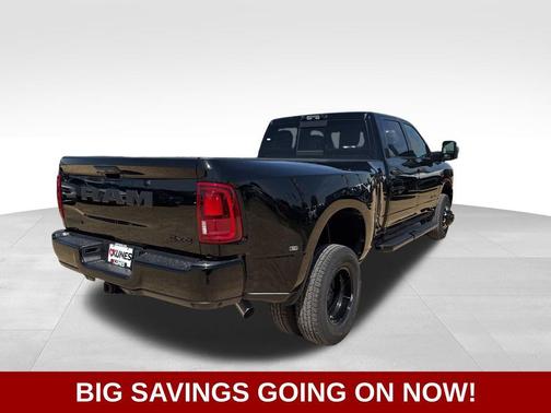 Diamond Black Crystal Pearl-Coat Exterior Paint 2026 RAM 3500 Big Horn Crew Cab 4x4 8' Box