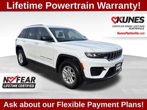 Bright White Clearcoat 2024 Jeep Grand Cherokee Laredo