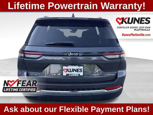 Baltic Gray Metallic Clearcoat 2023 Jeep Grand Cherokee Laredo