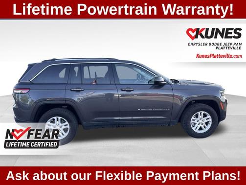 Baltic Gray Metallic Clearcoat 2023 Jeep Grand Cherokee Laredo