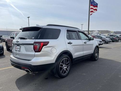 Photo 3 of 22 of 2017 Ford Explorer sport