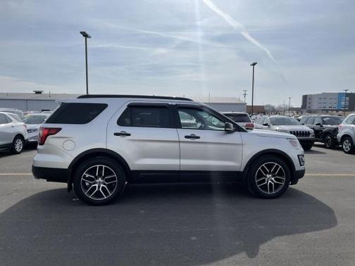 Photo 2 of 22 of 2017 Ford Explorer sport
