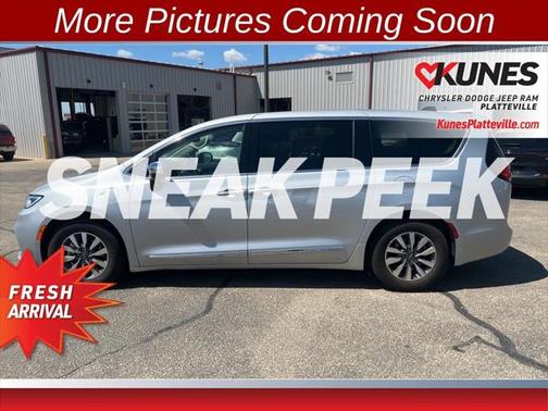 2023 Chrysler Pacifica Hybrid Limited