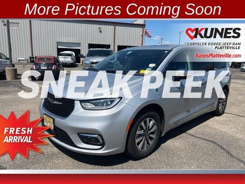 2023 Chrysler Pacifica Hybrid Limited