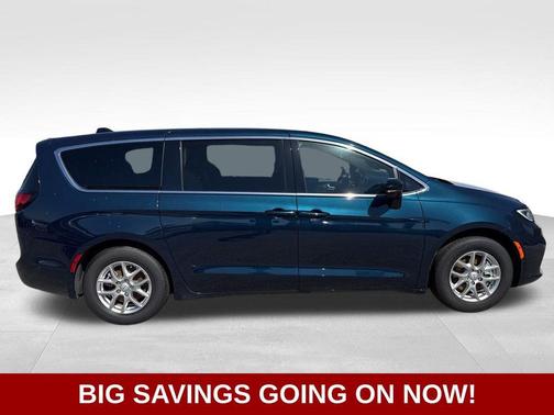 Fathom Blue Pearl-Coat Exterior Paint 2025 Chrysler Pacifica L