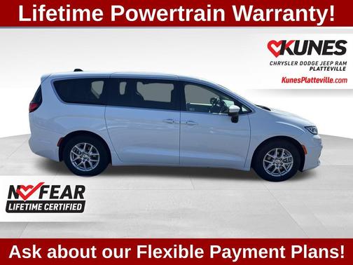 Bright White Clearcoat 2023 Chrysler Pacifica Touring L