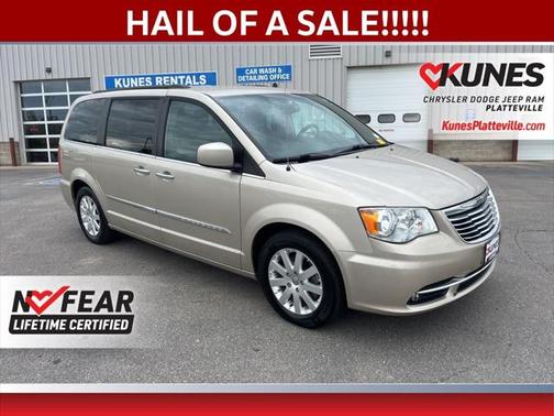 2016 Chrysler Town & Country Touring
