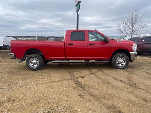 2024 RAM 2500 Tradesman Crew Cab 4x4 8' Box