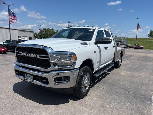 2022 RAM 2500 Tradesman Crew Cab 4x4 8' Box