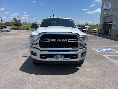 2022 RAM 2500 Tradesman Crew Cab 4x4 8' Box