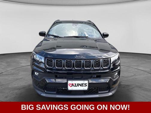 Diamond Black Crystal Pearl-Coat Exterior Paint 2026 Jeep Compass Sport