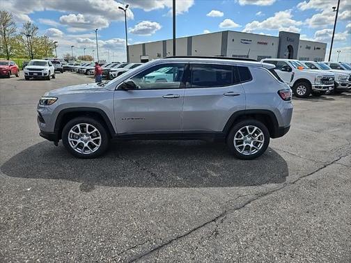 2023 Jeep Compass Latitude Lux