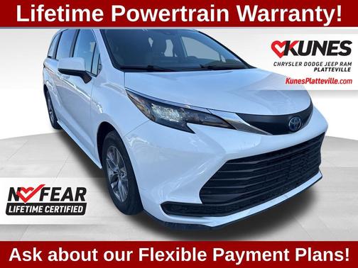 2025 Toyota Sienna LE