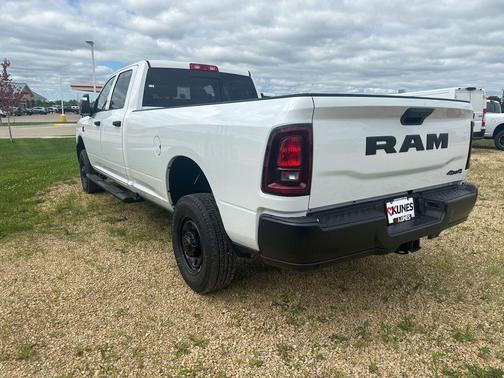 2025 RAM 2500 Tradesman Crew Cab 4x4 8' Box