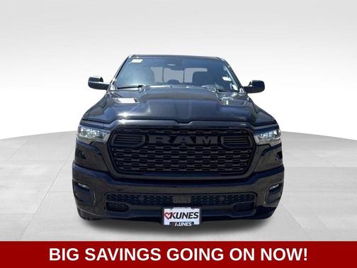 Diamond Black Crystal Pearl-Coat Exterior Paint 2026 RAM 1500 Express